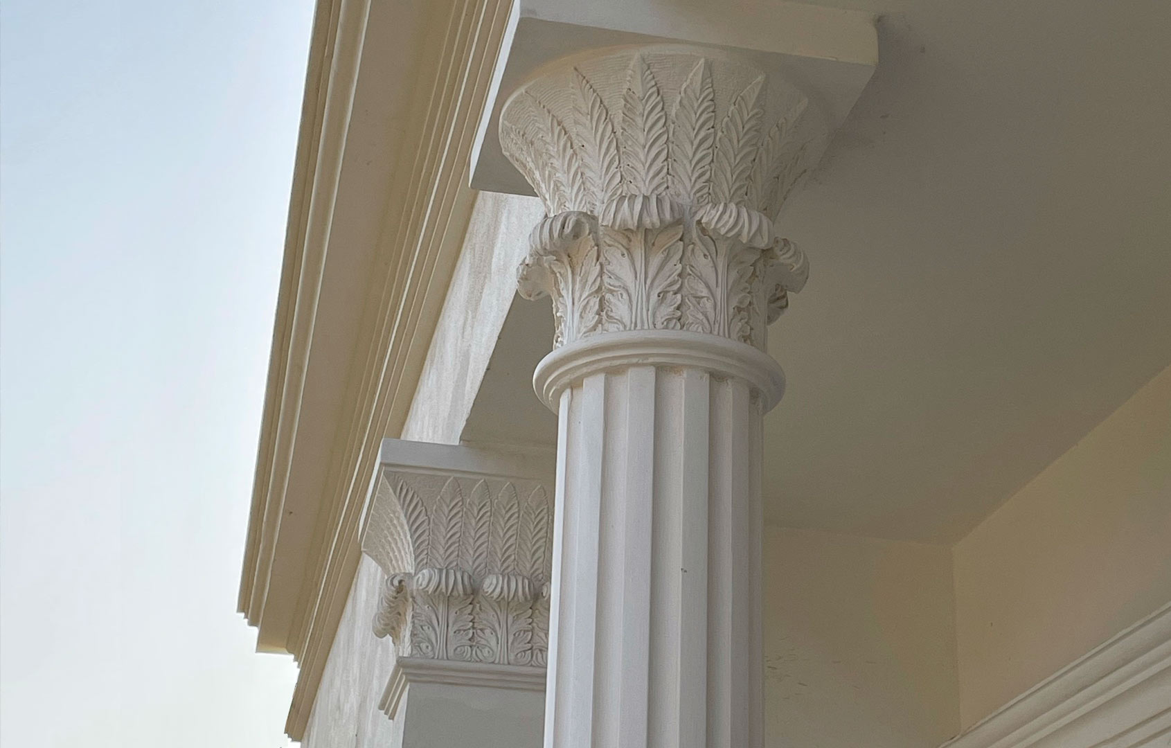 Arquitectura Neoclásica con columna Jónica |  OM28 Architects